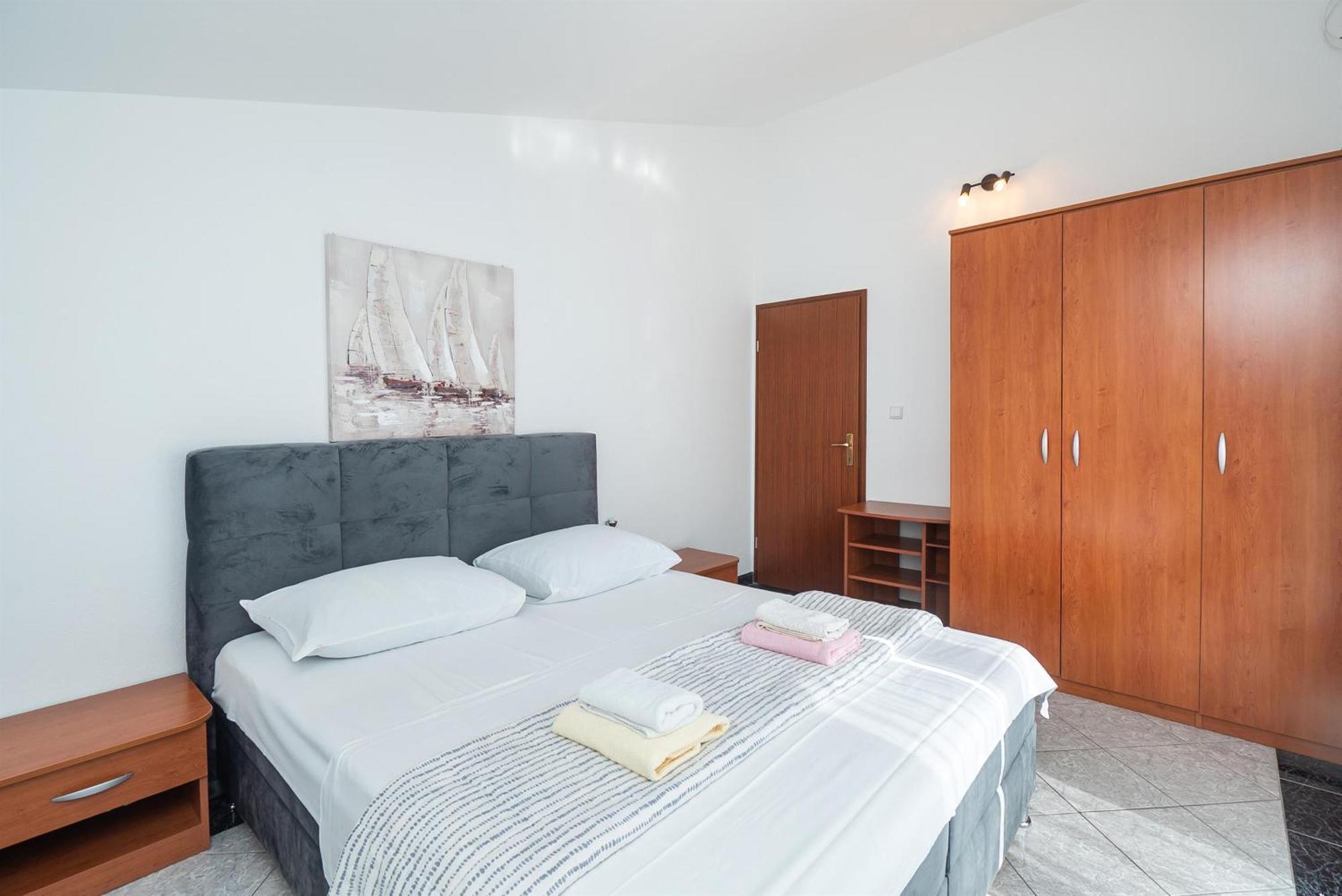 Apartments Polly Primošten Esterno foto
